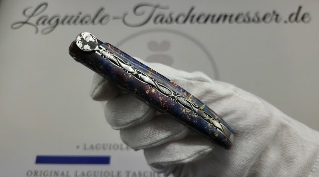 laguiole taschenmesser „die erde“ – kollektion cosmos – holundermaser blau