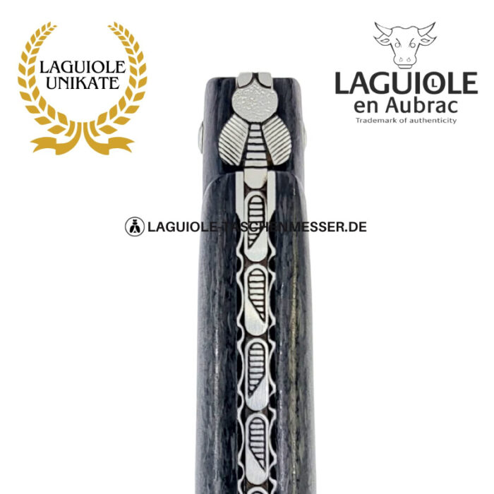 schwarze sonnenfinsternis: laguiole taschenmesser aus carbon – gravierte biene und feder