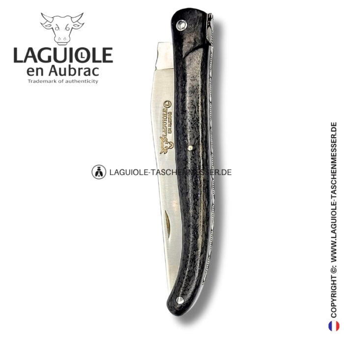 schwarze sonnenfinsternis: laguiole taschenmesser aus carbon – gravierte biene und feder