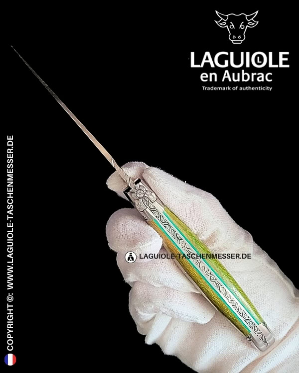 blätterkönigin: laguiole taschenmesser aus grün beiger platane mit – gravierte biene, heftbacke und feder