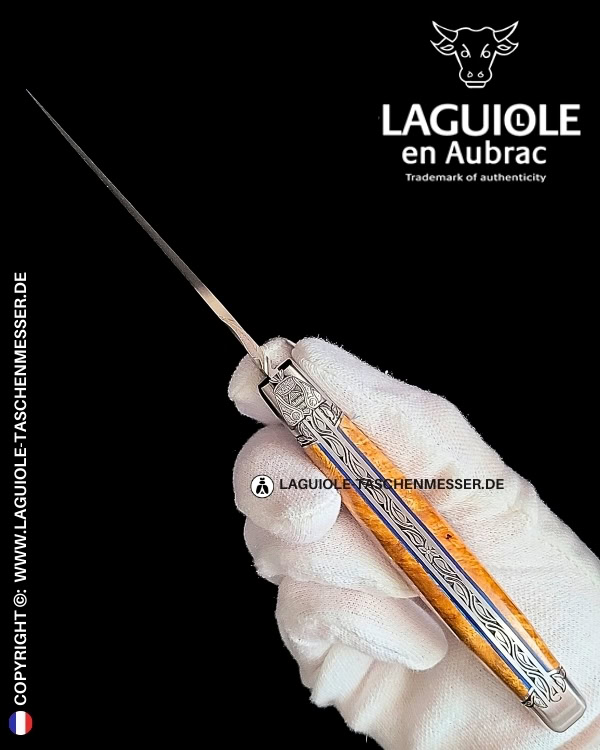 licht der amboina: laguiole taschenmesser aus goldener amboina maser mit gravierte biene, heftbacke und feder