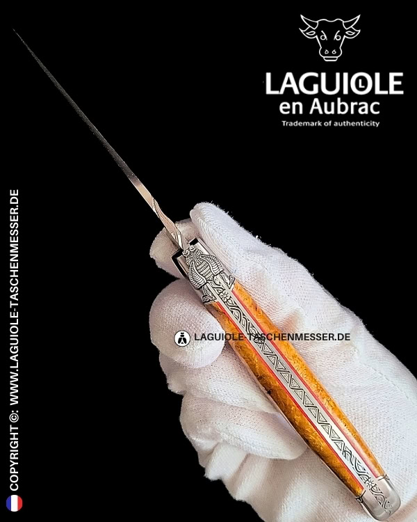 umarmung des efeus: laguiole taschenmesser aus goldener amboina maser mit gravierte biene, heftbacke und feder